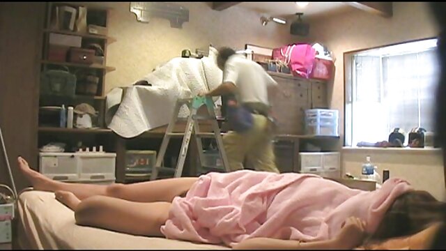 เงี่ยนผู้หญิงเลวมากิคิมูระช่วยให้เพื่อนเล่นกับหีของเธอ ดู วีดีโอ xx