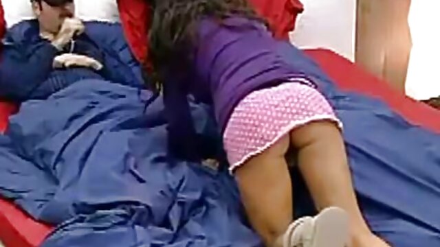 Natalia วีดีโอ โป๊ เกาหลี Starr ทารกสีบลอนด์ที่น่ารับประทานกำลังกระโดดบนเสาเนื้อแข็ง