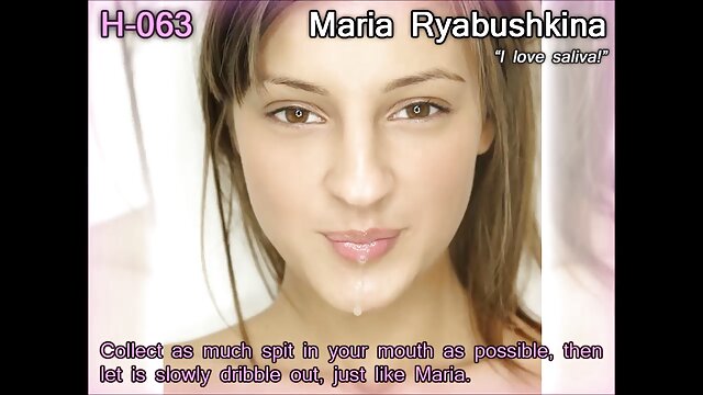สีบลอนด์น่ารักอยู่ในอารมณ์ที่จะให้ blowjob นอกบ้าน วีดีโอ หนัง โป้
